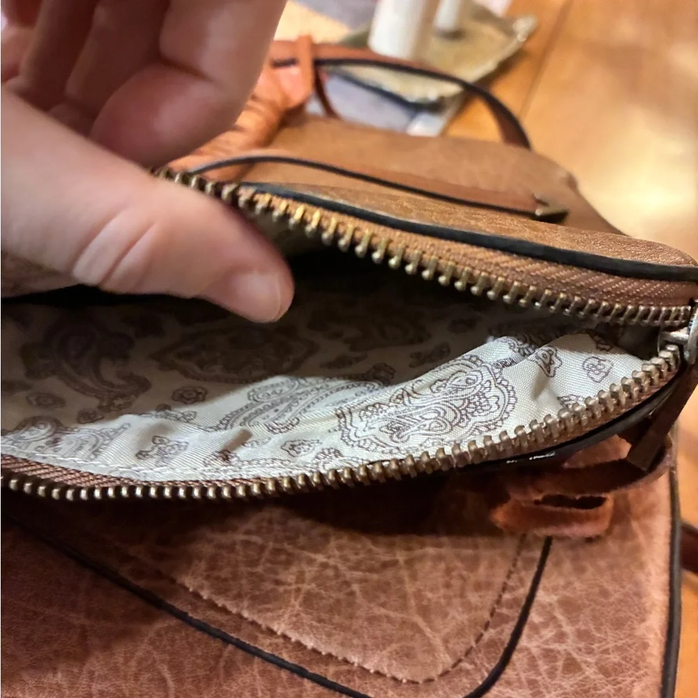 Equestrian Style Brown Fringe Crossbody Bag Saddle Inspired - Picture 8 of 9